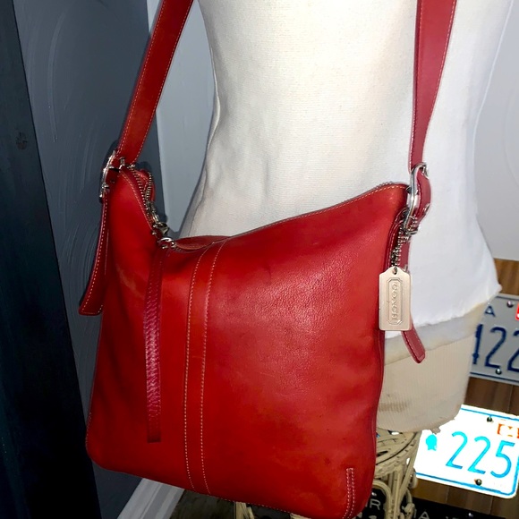 VTG COACH Red Legacy slim line bucket bag 9326 - Picture 3 of 8